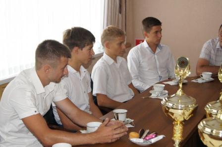 Глава района встретился с воспитанниками и преподавателями военно-патриотических клубов